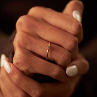 Taşlı Minimal Altın Yüzük - 1